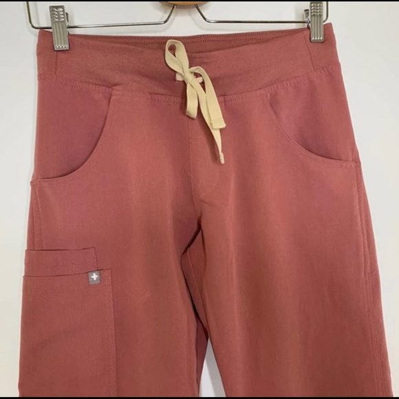 Figs Mauve Kade Cargo Scrub Pants Womens XSmall - Picture 3 of 3